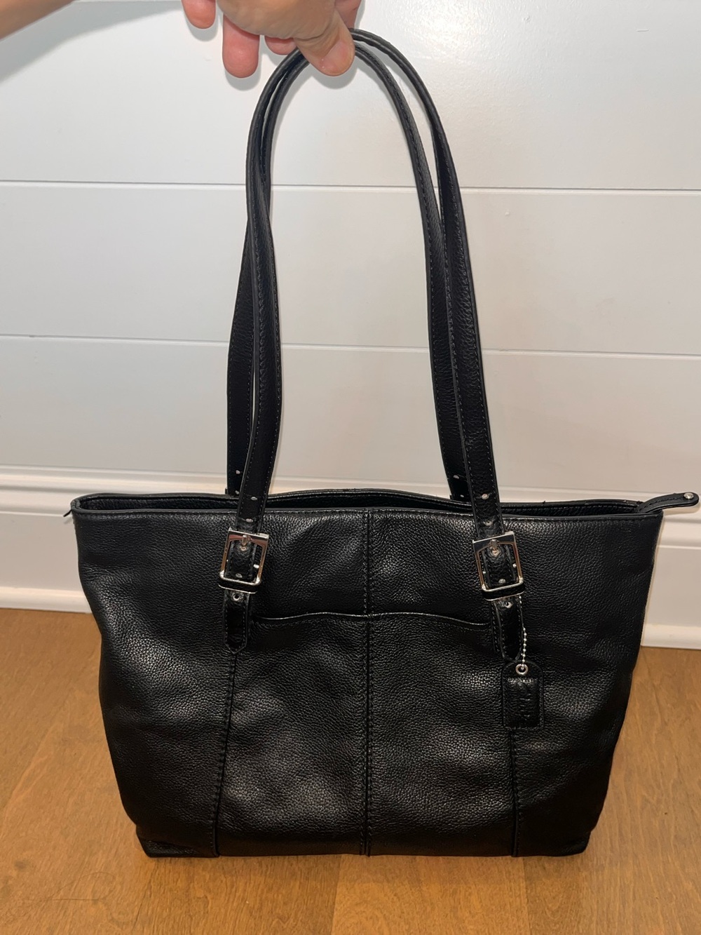 Clarks Women’s Black Pebbled Leather Handbag/ Purse